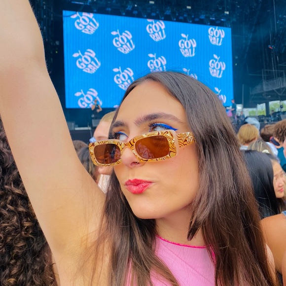 Meet your Posher, Julia - Picture 4 of 4